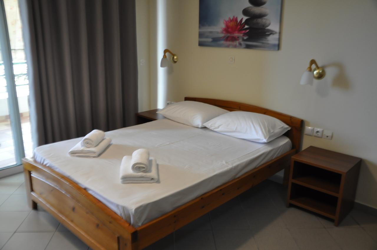 Zotos Apartment Himare Esterno foto