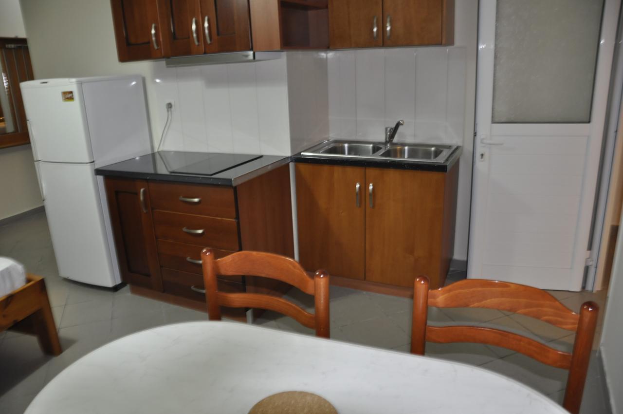 Zotos Apartment Himare Esterno foto