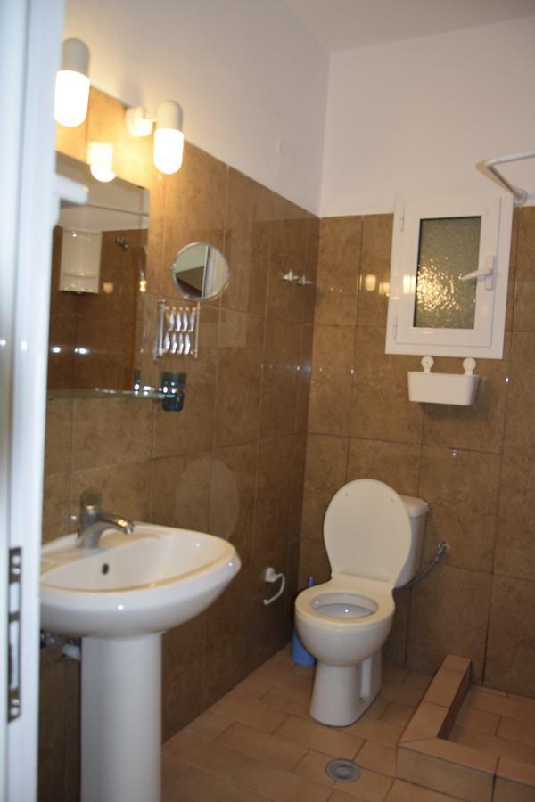 Zotos Apartment Himare Esterno foto