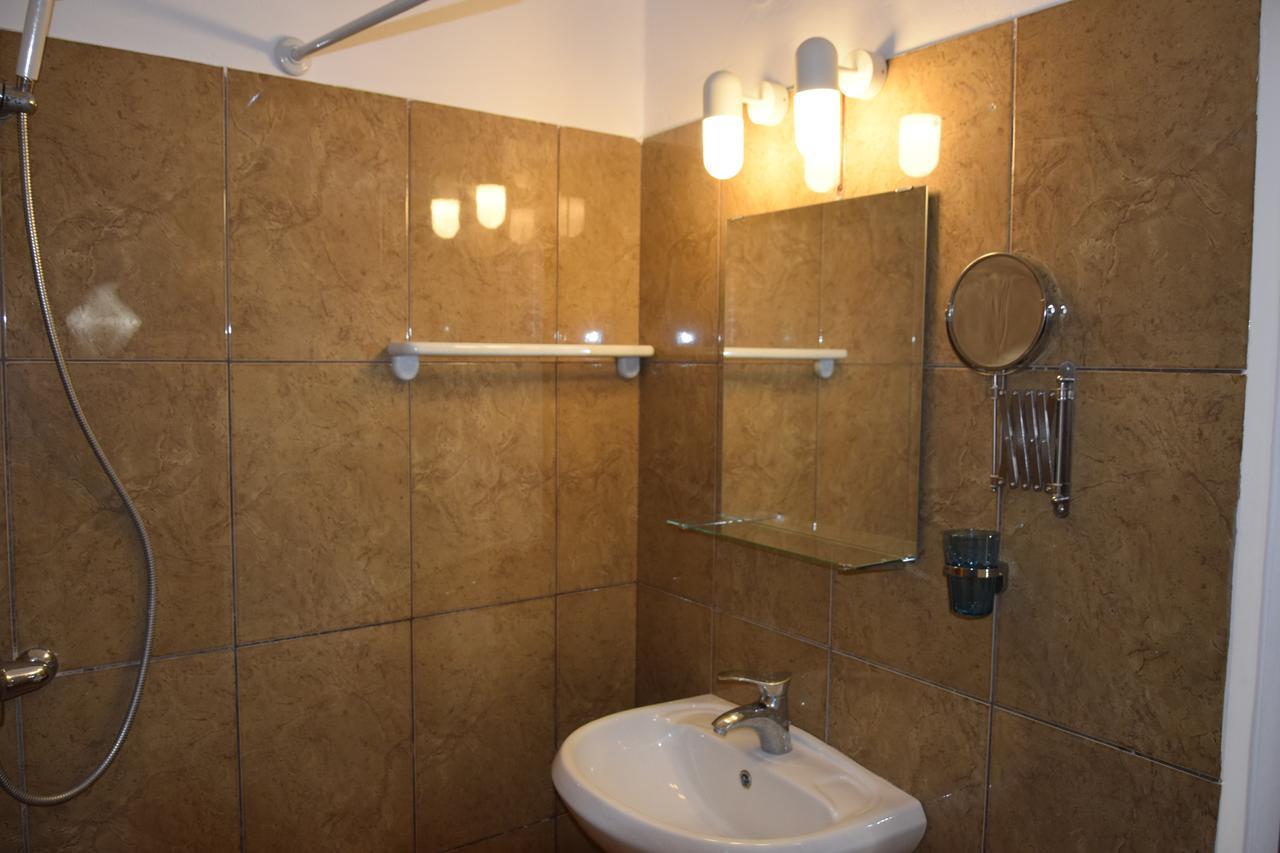 Zotos Apartment Himare Esterno foto