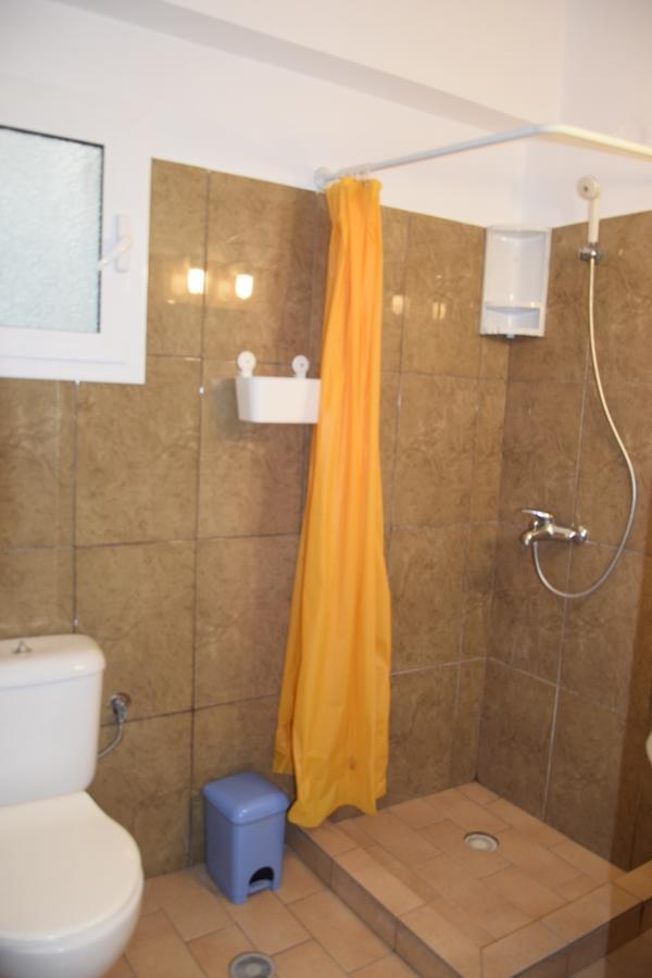 Zotos Apartment Himare Esterno foto