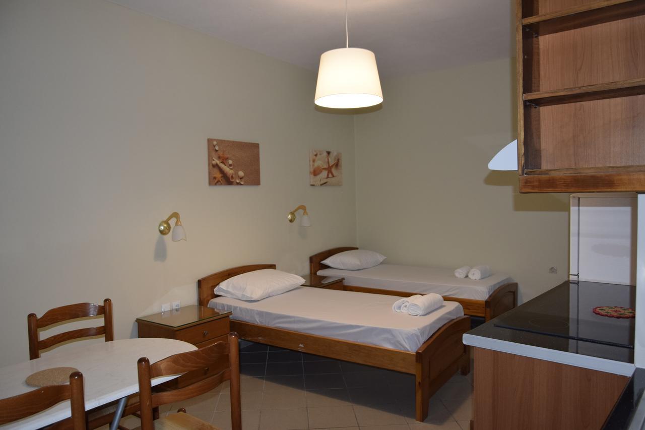 Zotos Apartment Himare Esterno foto